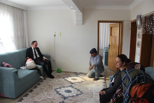 Kaymakam AKPINAR İlçemizdeki Depremzede Ailelerimize Ziyaretlerine Devam Ediyor.