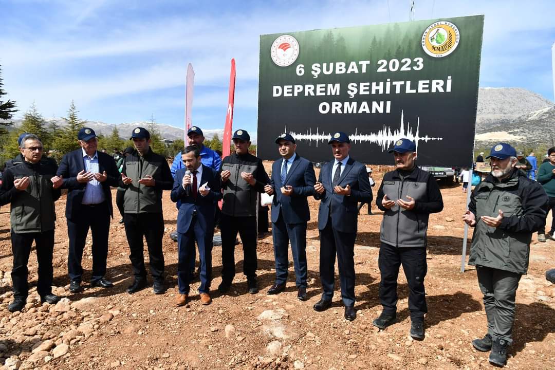 İlçemizde 6 Şubat Deprem Şehitleri Ormanı Fidanları Toprakla Buluşturuldu.